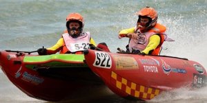   Ruben Scholtz en Luhanne Koen in aksie op hul boot